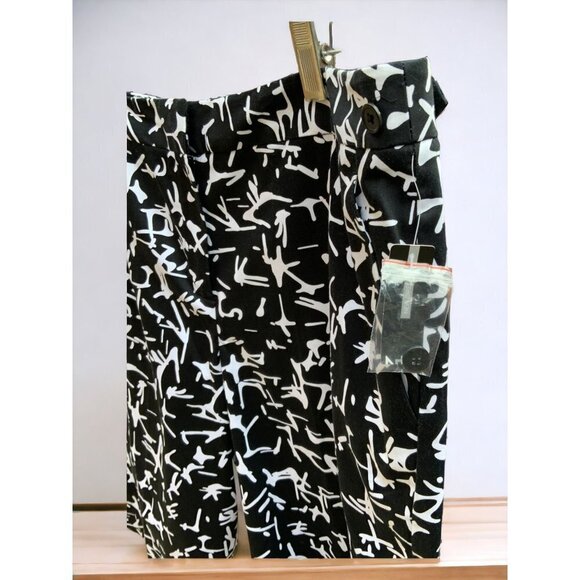 NEW DIRECTIONS LADIES BLACK WHITE CHINO STYLE FLAT FRONT POCKETS SHORTS NEW 16 - Picture 5 of 10